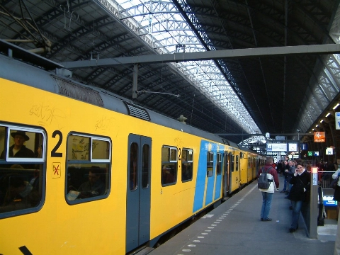 Mondkapjesweigeraar vast na mishandeling medewerker NS