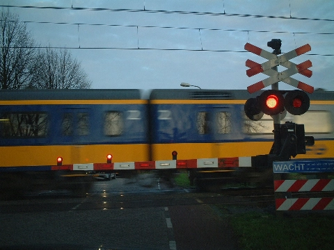 Aanrijding op het spoor, slachtoffer zwaargewond naar het ziekenhuis