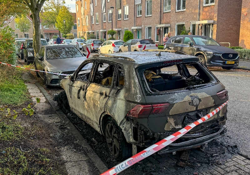 auto-uitgebrand-ververij-maassluis-2.jpg