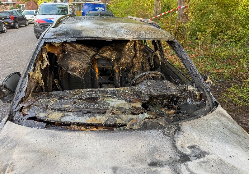 auto-uitgebrand-ververij-maassluis-3.jpg